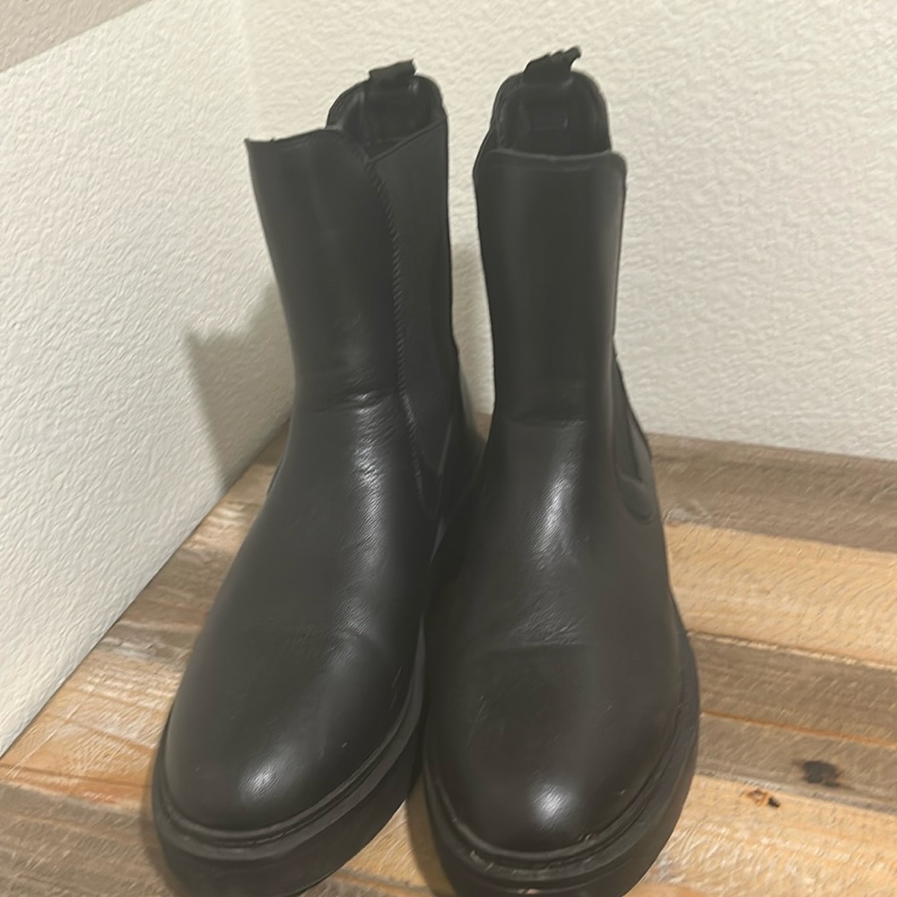 Combat boots